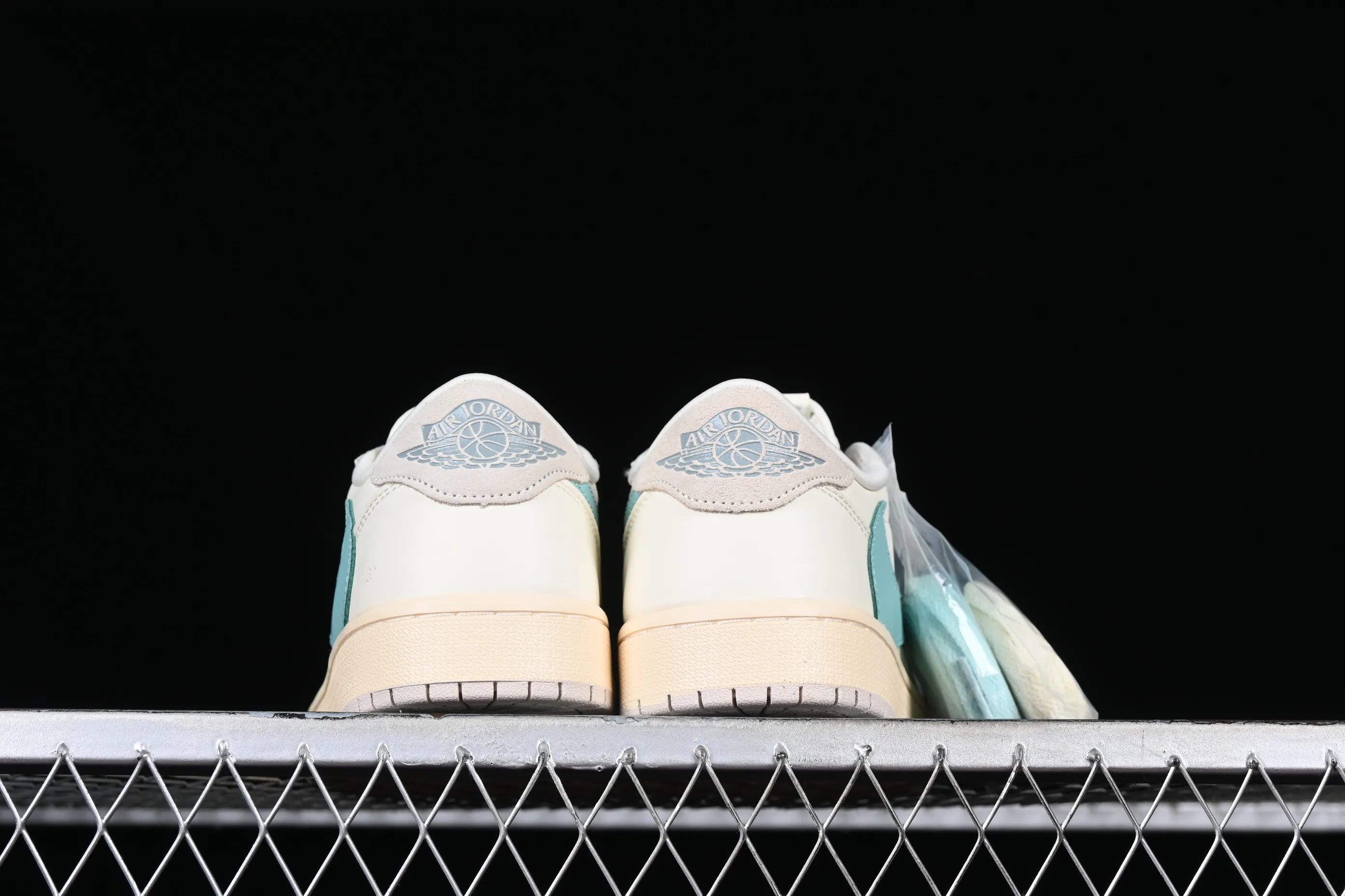All categories Air Jordan Jordan series basketball shoes Air Jordan 1 Low Travis Scott x Air Jordan 1 Low OG AJ1 Joe 1 joint overhead hook DM7866-102